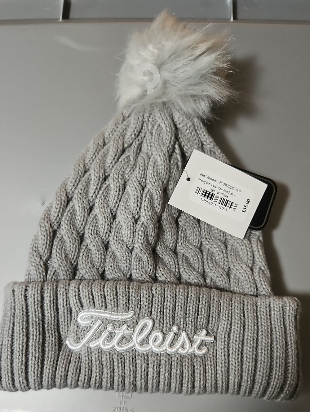 Titleist Women's Cable Knit Pom Pom Golf Hat: GRAY: NEW WITH TAGS: ONE SIZE